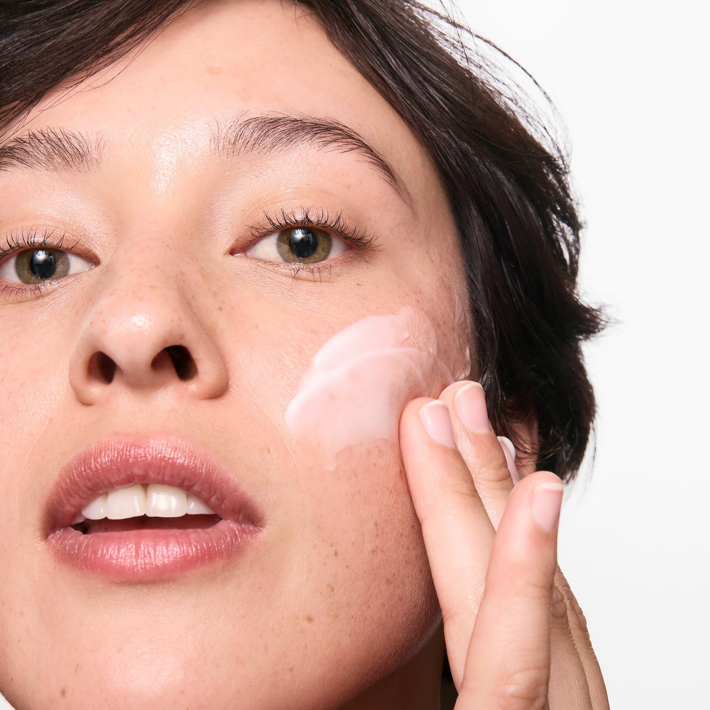 hydrating-cleanser-and-oil-free-moisturizer-duo-b6 01_LYDIA_12_APPLICATION_OMEGA_SUPERSIZE_036_1_8483aad9-c9a3-46f0-b735-539c739306ac.jpg