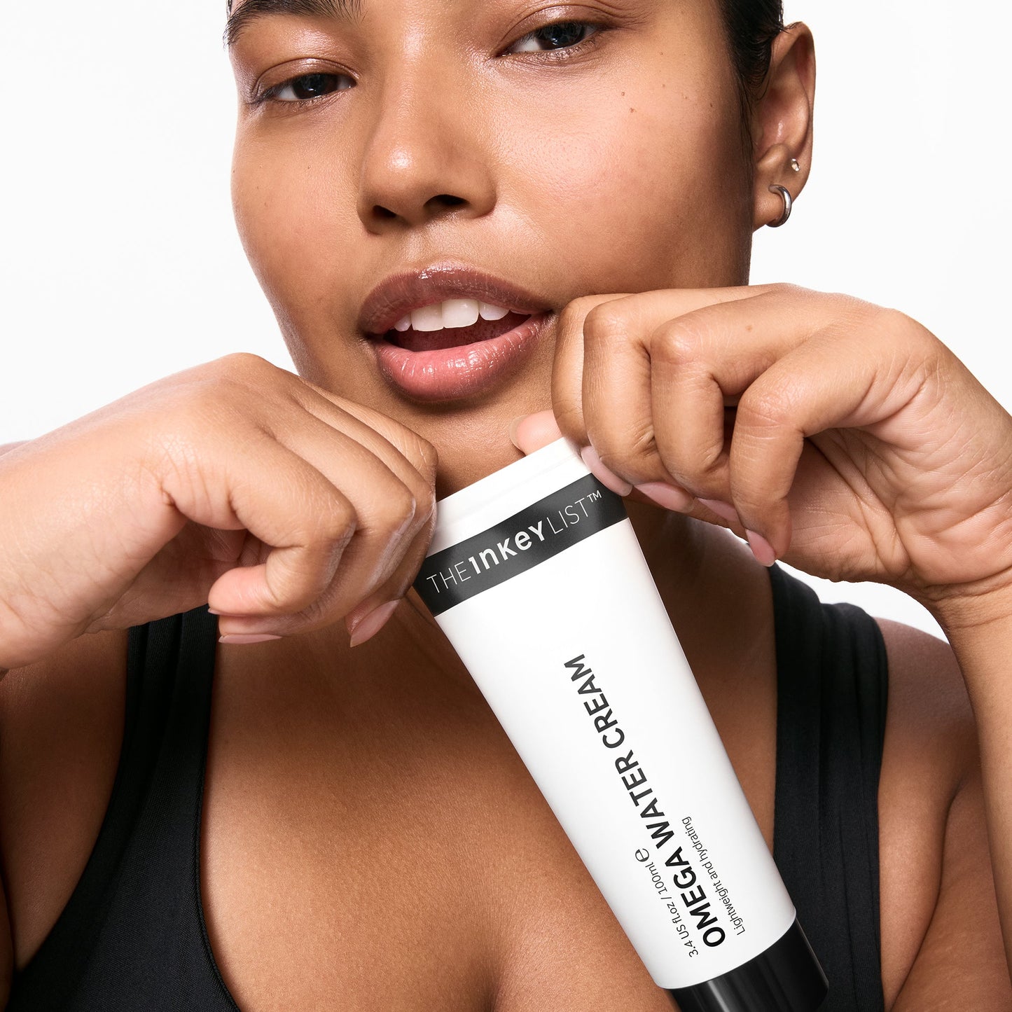 supersize-omega-water-cream-duo-i4 03_KAFFYA_07_HOLDING_OMEGA_SUPERSIZE_001.jpg