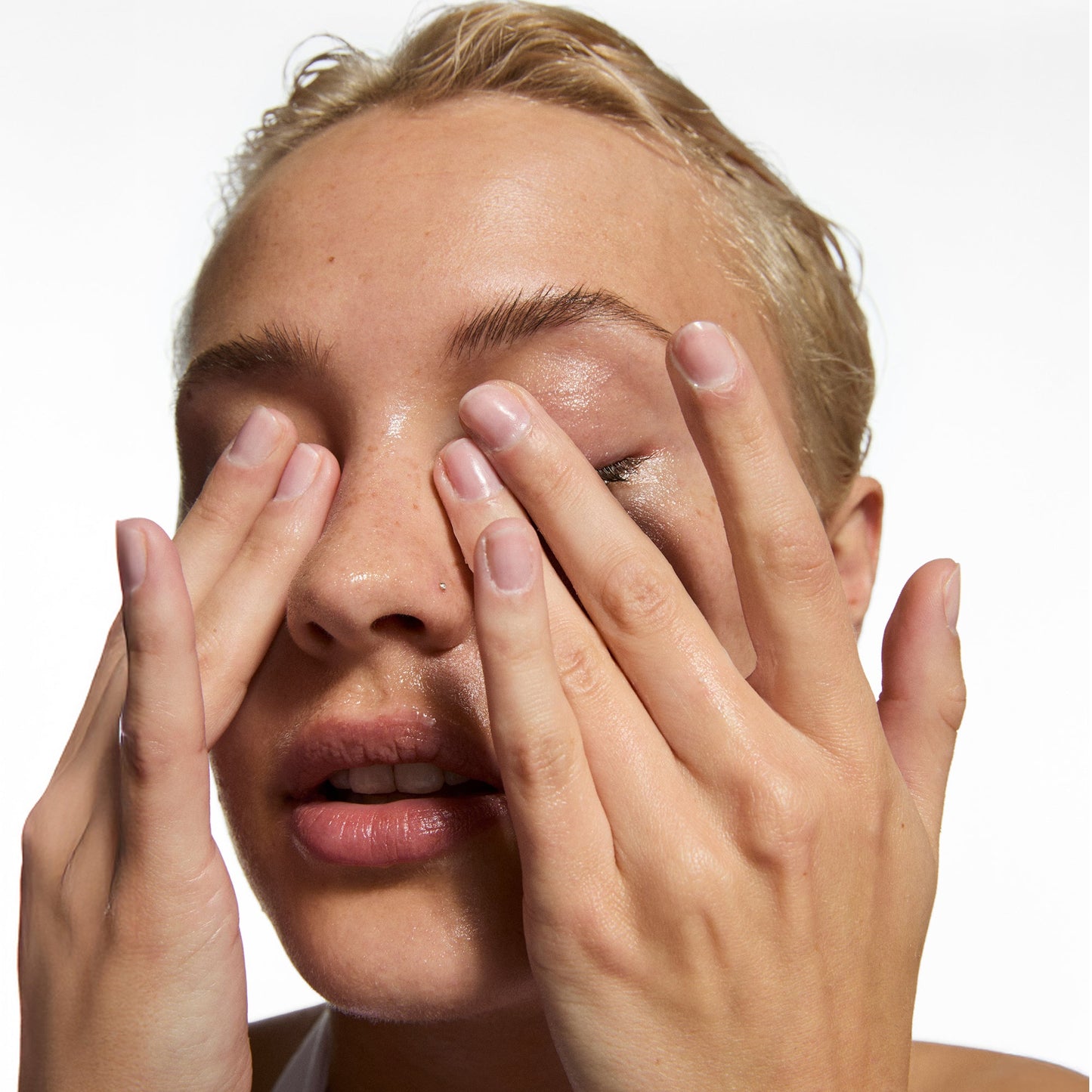 the-bestselling-intro-to-great-skin-n4 MysteryBundle_Model_2000x2000_8c068f88-8954-45a2-bafe-e122a0319042.jpg