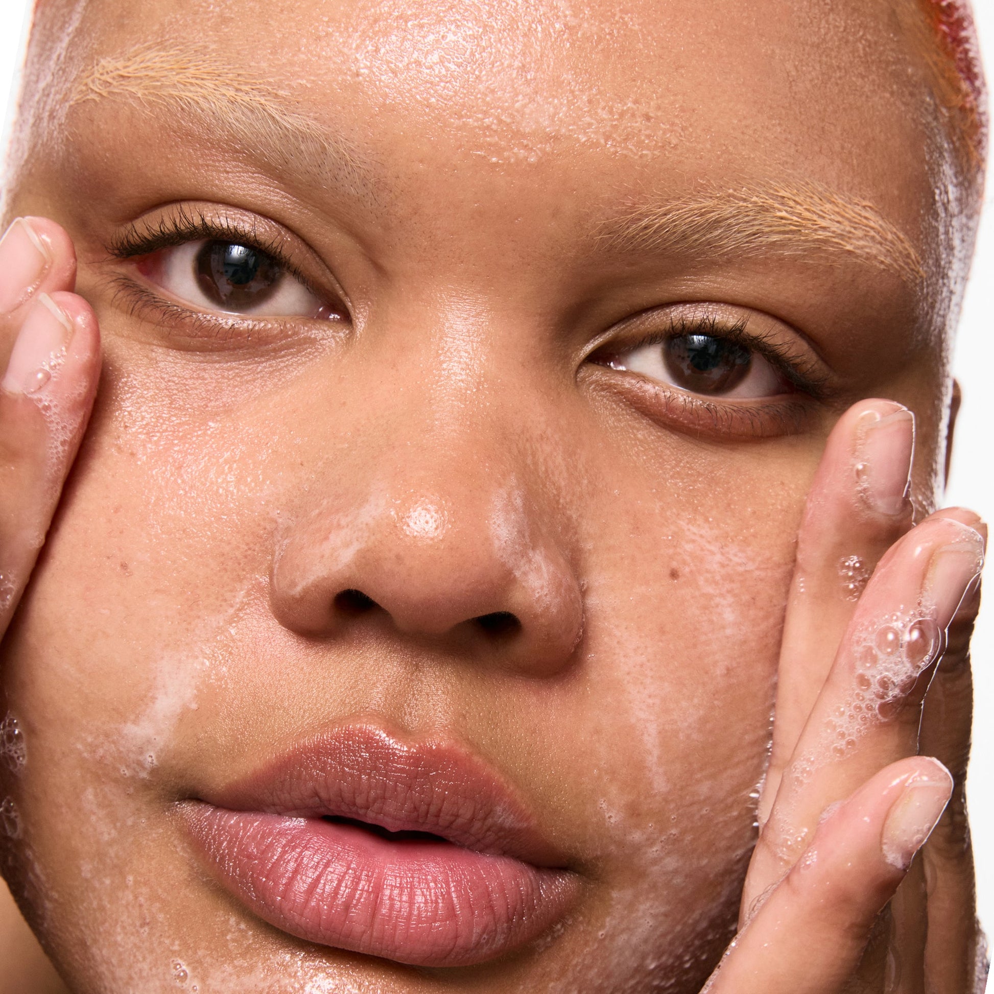 salicylic-acid-cleanser-duo-s7 Omega50_Model_2000x2000-1_ce0a3018-d6f0-4ed9-a17d-0096b80b29f6.jpg